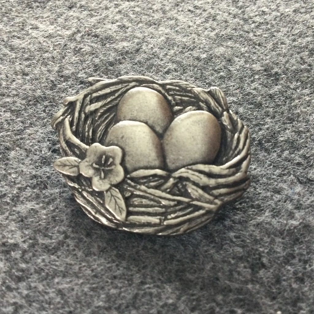 Birds & Blooms Limited Edition 2007 - 3 Eggs In Nest Brooch